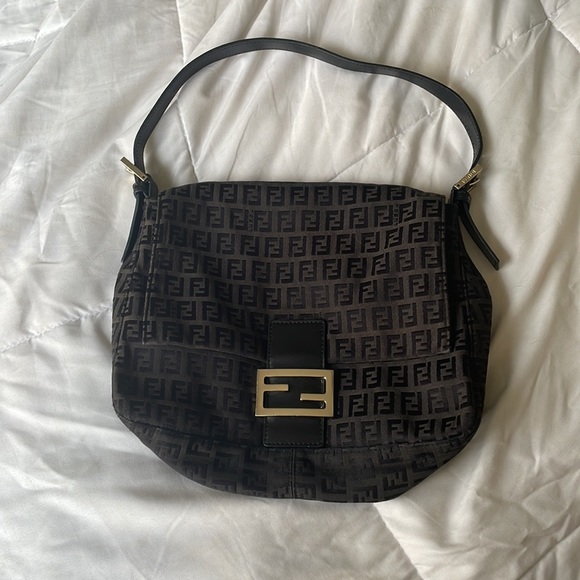 Beautiful Authentic Fendi Bag! - Picture 2 of 9